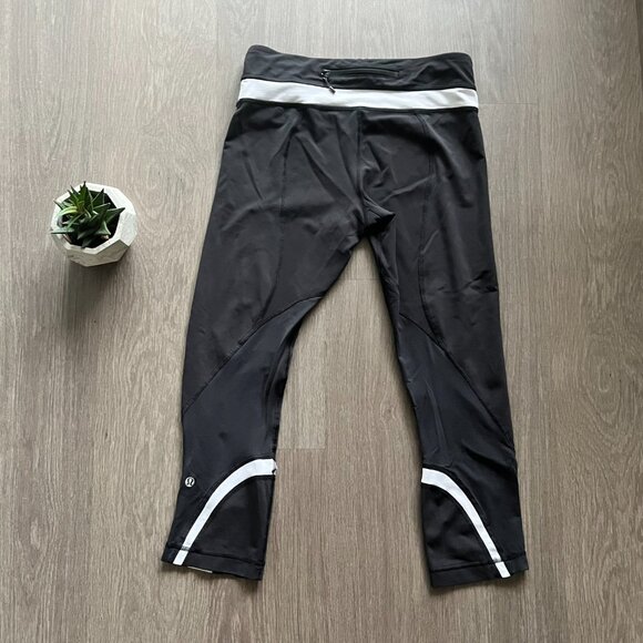 Lululemon Black Cropped Leggings w White Piping Details (& Zipped Back Pocket) - Picture 9 of 13